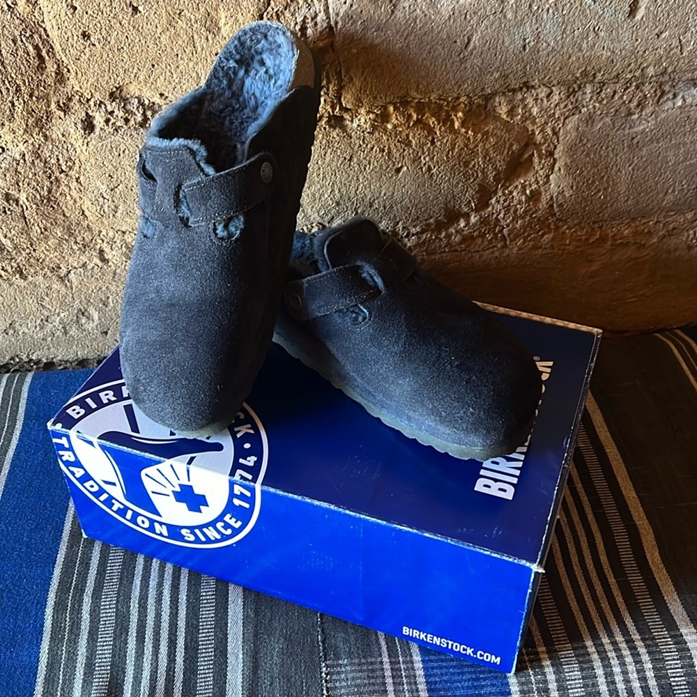 Birkenstock Boston Shearling slip on clog in midnight blue size 42